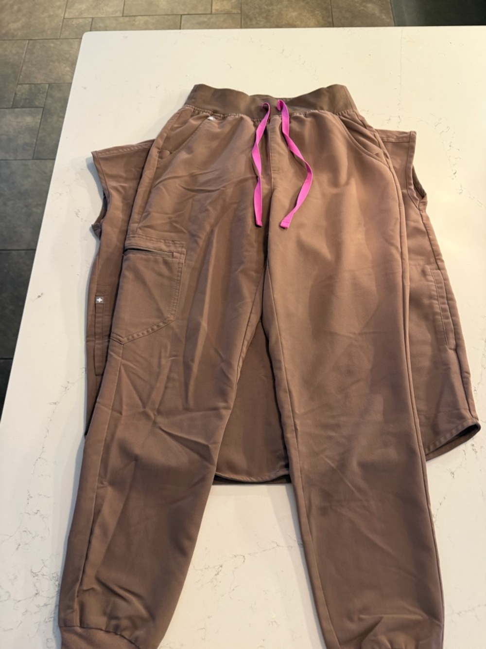 Figs set XS in Taupe top Rafaela Oversized Scrub Top bottom Zamora joggers XS - Picture 3 of 5